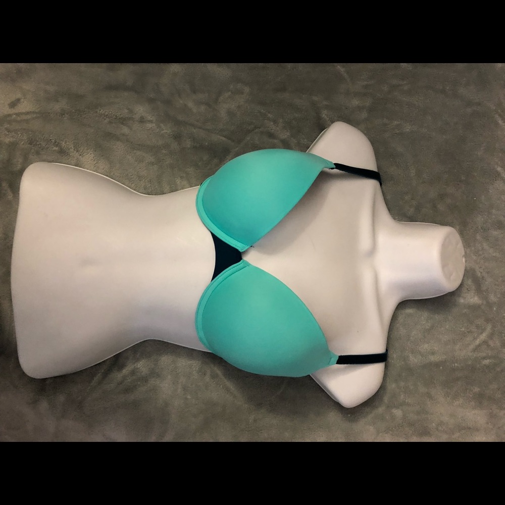 VS Pink 32DD or 32(E) Bra